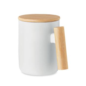 Porceliano puodeliss su bambuko rankena